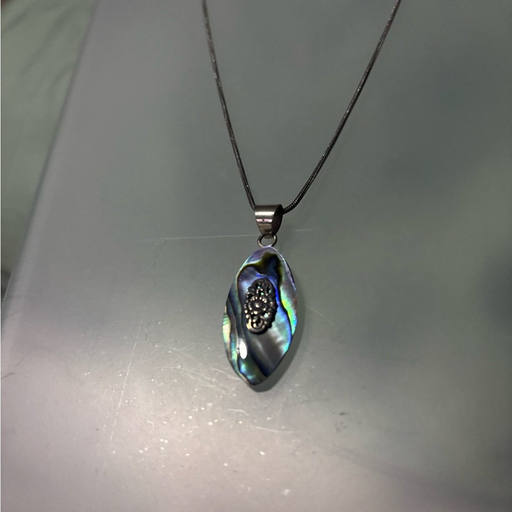 Abalone Shell Pendant. - Picture 3 of 8